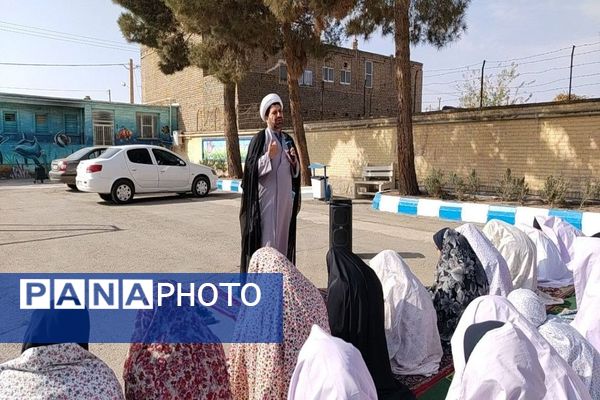 اقامه نماز باران در دبیرستان شهید مجید دهنوی نیشابور 