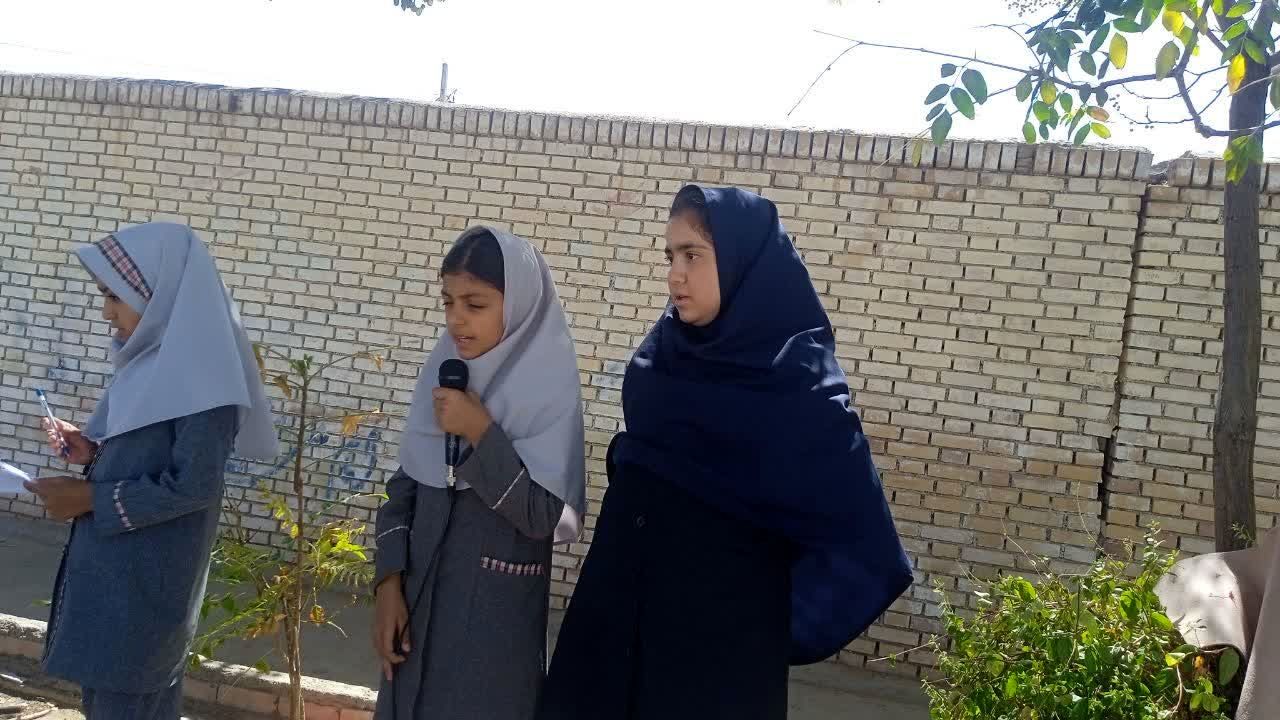 برپایی نماز جماعت  در دبستان شهید نجفی فدافن 
