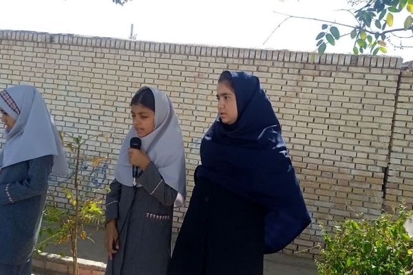 برپایی نماز جماعت  در دبستان شهید نجفی فدافن 