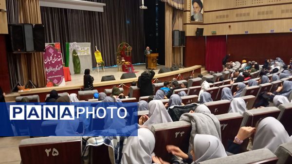 یلدای مادرانه با حضور مادران و دانش آموزان در فرهنگسرای سیمرغ