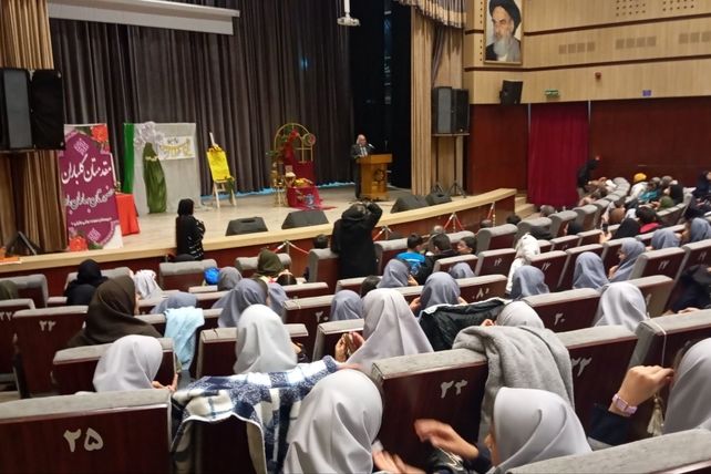 یلدای مادرانه با حضور مادران و دانش آموزان در فرهنگسرای سیمرغ