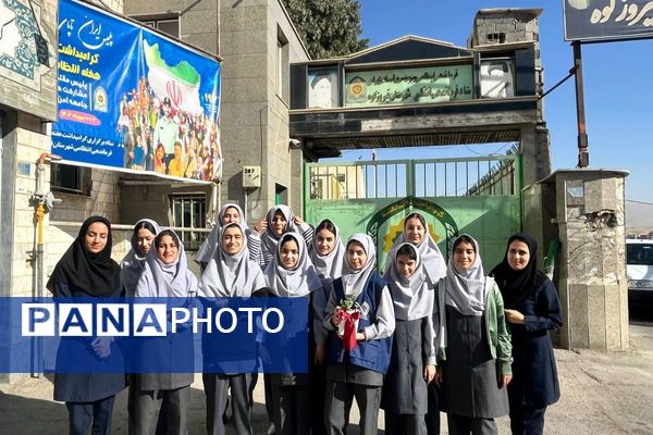 دیدار صمیمی آینده‌سازان با حافظان نظم و امنیت در کلانتری ۱۱ فیروزکوه