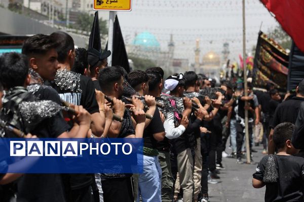 رود اشک و عشق در مسیر حرم همزمان با شکوه عزاداری هیئات‌ در خیابان‌های مشهد