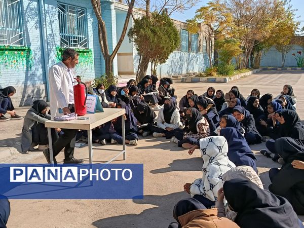 مانور زلزله و ایمنی سازی در مدرسه برادران رحمانی خلیل آباد