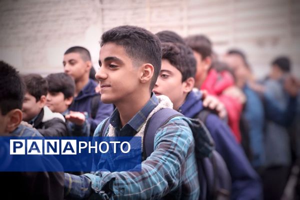 صبحگاه دانش‌آموزی در دبیرستان دوره اول شاهد گرگان