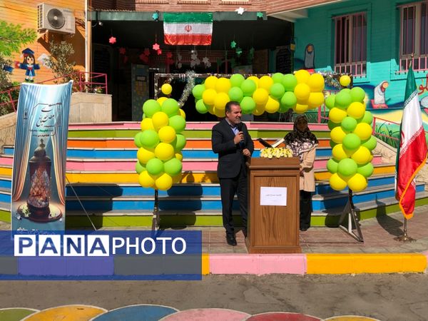 نواختن زنگ مصباح الهدی توسط مدیر آموزش و پرورش ناحیه 2 شهرری در دبستان طواف و معماریان 