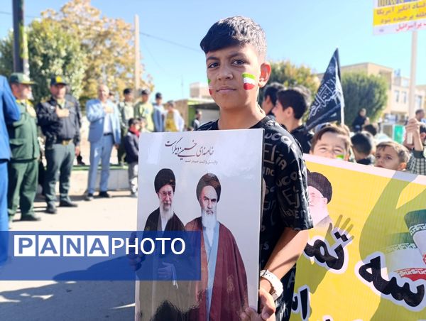 راهپیمایی یوم الله ۱۳ آبان در قادرآباد