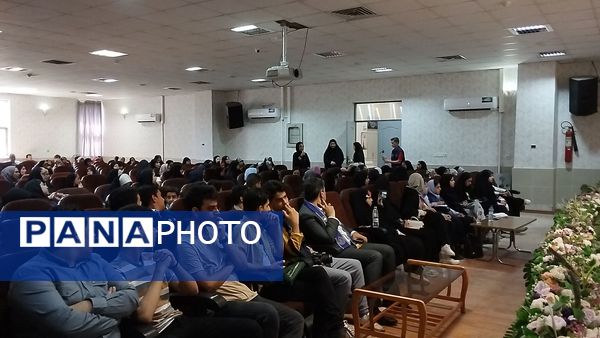 کارگاه خبرنگاری موبایلی با  مدیر عامل خبرگزاری پانا در مشهد 