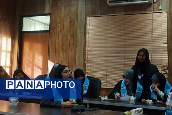 نشست صمیمی قائم‌مقام سازمان دانش‌آموزی کشور با رؤسای شورای دانش‌آموزی شیراز