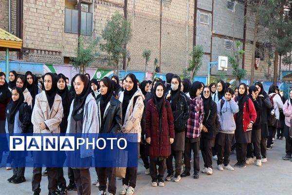 صبحگاه مدرسه شیخ مفید پاکدشت