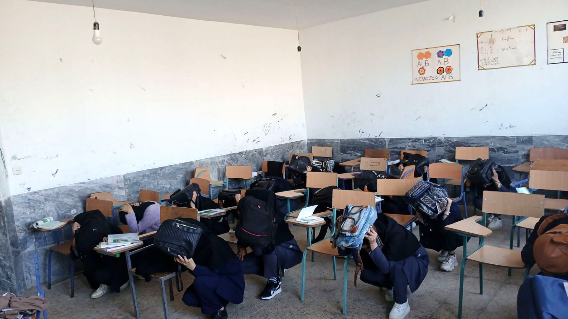 اجرای مانور سراسری زلزله در مدارس منطقه کوهنانی با هدف ارتقای آمادگی دانش‌آموزان