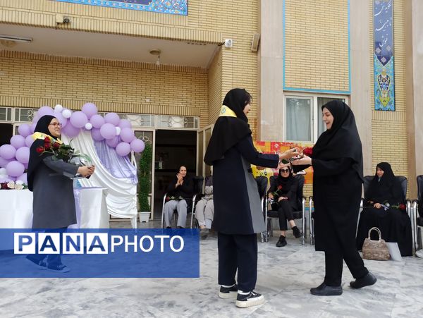 تجلیل از معلم و دختر ایرانی در بهار کرامت 