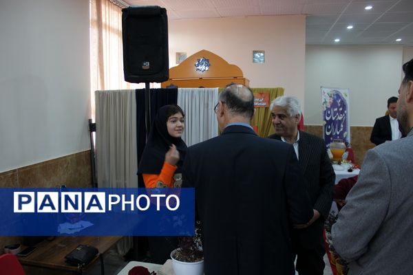 زنگ آغاز رقابت‌های هنری در گل‌های نمونه ورامین به صدا در آمد