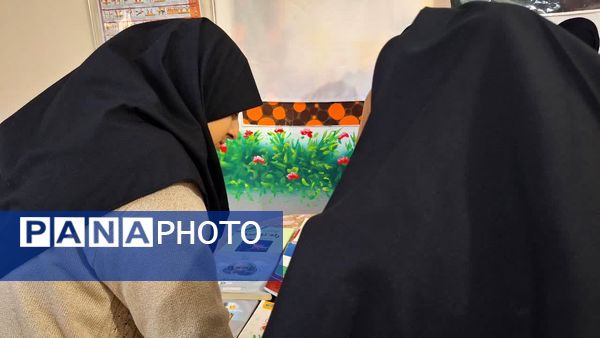 برپایی نمایشگاه کتب کمک‌درسی در دبیرستان دخترانه فاطمیه ناحیه یک کرج
