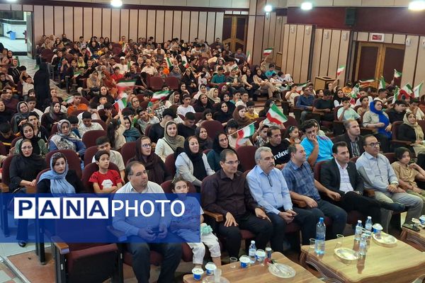 مراسم تجلیل از دانش‌آموزان برتر دبیرستان هیأت امنایی رازی ناحیه ۴شیراز