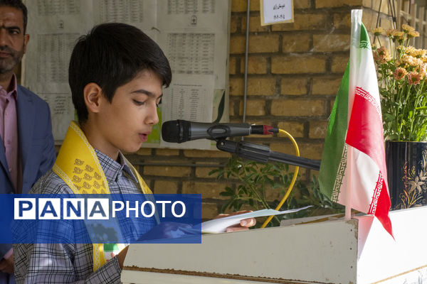 جوانه‌های محلاتی ورود به دوره متوسطه را با جشن جوانه‌ها آغاز کردند