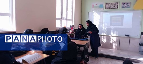 دومین جلسه هدایت تحصیلی پایه نهم در دبیرستان مادرمهربان خلیل آباد