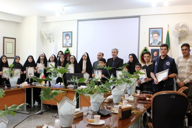 تجلیل از دانش‌آموز خبرنگاران پانا کاشان