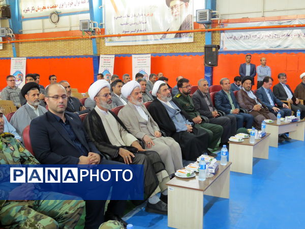 توزیع ۱۵ هزار پک لوازم التحریر کمیته امداد بین دانش‌آموزان نیازمند