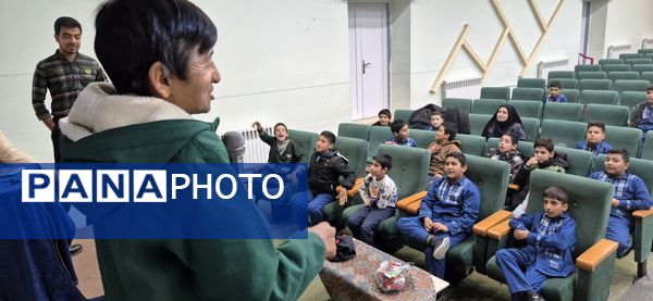 دانش آموزان دبستان امیر آقایی مهمان برنامه پرنشاط جوانه های کانون لقمان کاشمر