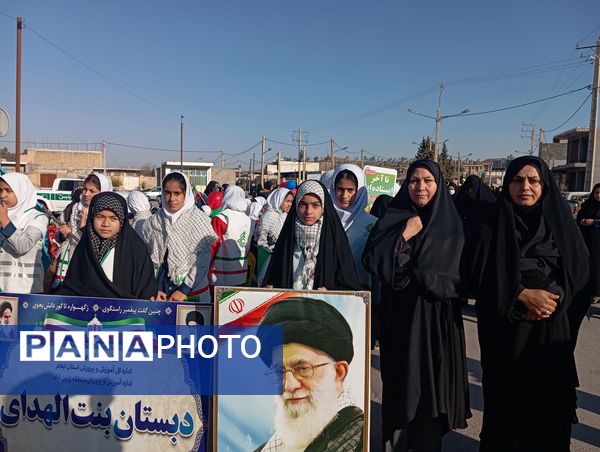 حضور دانش‌آموزان بخش سراب میمه در راهپیمایی۲۲بهمن 