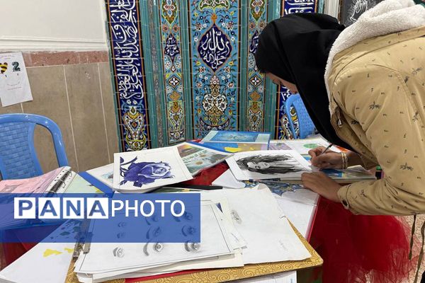 آیین افتتاحیه نمایشگاه هنری «ماها» در هنرستان شهید تاجیک بهارستان‌دو