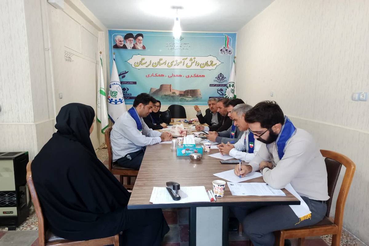 مصاحبه با متقاضیان مأموریت در سازمان دانشآموزی لرستان برای سال تحصیلی جدید