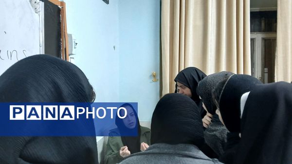 تحویل کارنامه در دبیرستان نمونه اندیشه