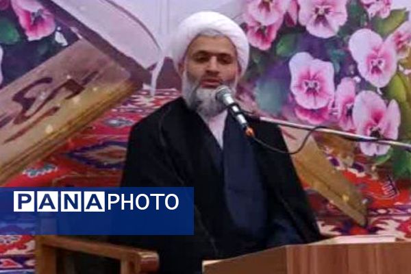برگزاری محفل انس با قرآن و یادواره شهدای قرآنی در مسجد سرچشمه پیشوا 