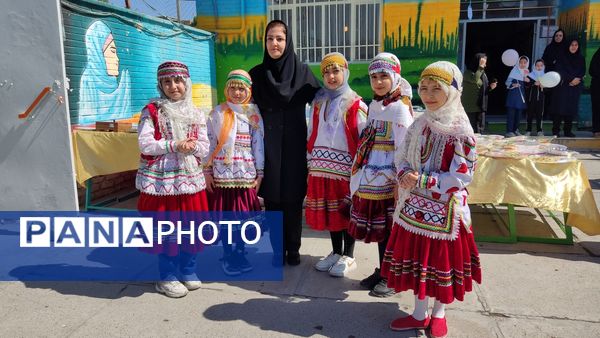 نواختن زنگ سلامت در مدرسه دخترانه ضحی ۱ شهرستان شیروان