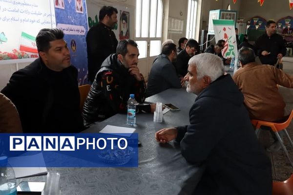 میزخدمت رایگان در مصلای محمدشهر برپا شد