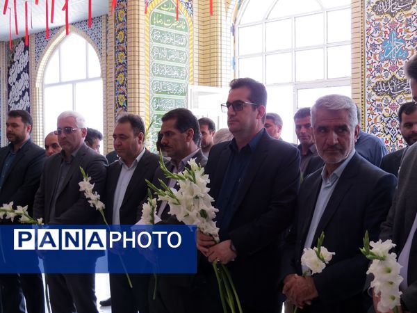 گلباران مزار شهدای دانش‌آموز و معلم در بجنورد