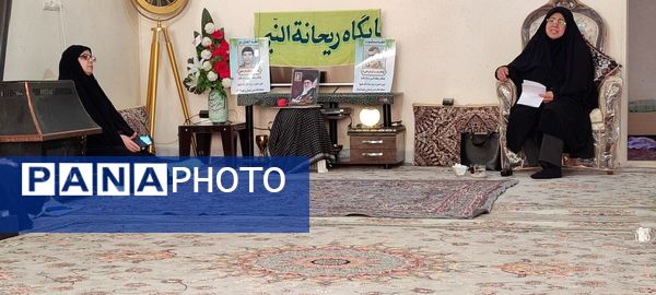 دیدار دانش‌آموزان دبستان فرهنگیان با خانواده شهید غلامرضا رحمتی