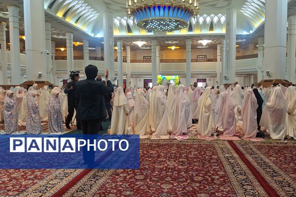 برگزاری جشن ۱۰۰۰ دانش‌آموز دختر روزه اولی در شیراز