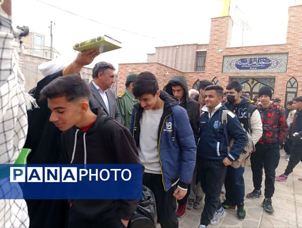 اعزام دانش‌آموزان دبیرستان شاهد امام حسین (ع) اسلام آباد غرب به اردوی راهیان نور