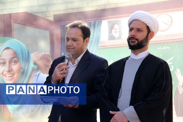 برگزاری راهپیمایی یوم الله ۱۳ آبان با حضور دانش‌آموزان و مسئولین در صفادشت 