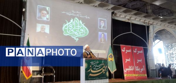 نماز جمعه شهرستان کاشمر با حضور پر رنگ مردم ترشیز کهن برگزار شد 