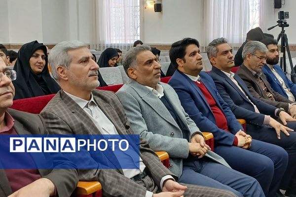 آیین تکریم و تجلیل از پژوهشگران برتر ناحیه۶