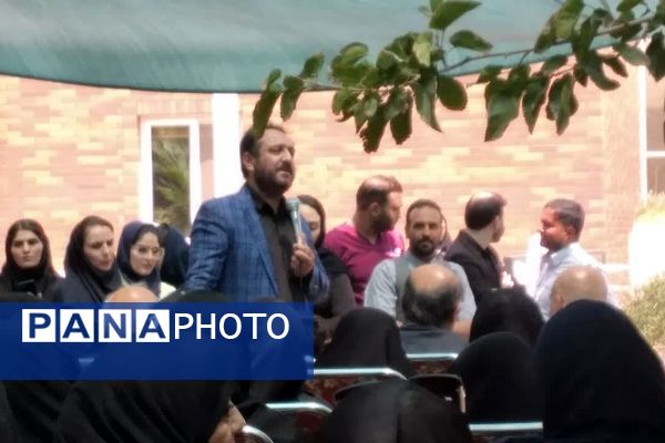 برپایی سفره‌ی احسان در محوطه بیمارستان فوق تخصصی آیت‌الله یثربی کاشان