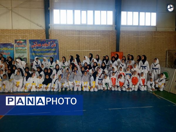 برگزاری مسابقات تکواندو در فاروج