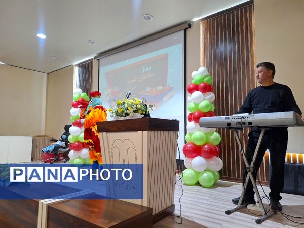 فریاد آزادی و همبستگی در دبستان آرمینه مصلی‌نژاد