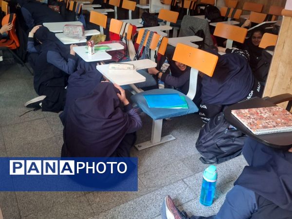  مانور زلزله در مدرسه مصلی نژاد حضرت زهرا(س)