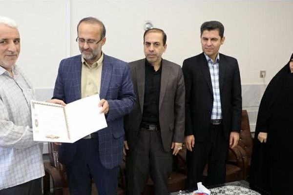 دیدار مدیرکل آموزش و پرورش قم با آزاده دوران دفاع مقدس