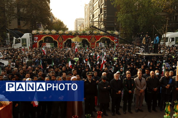 وداع باشکوه مردم با شهدای گمنام در قلب پایتخت