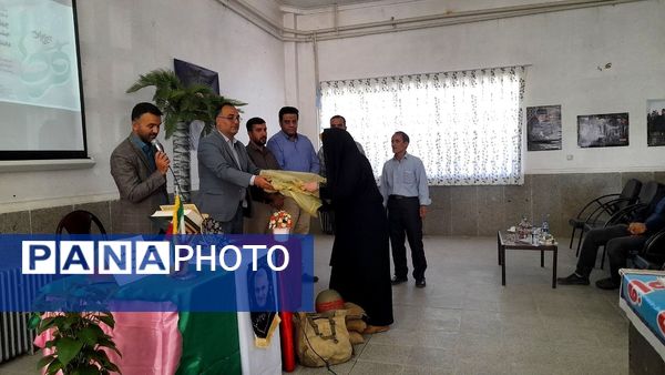 مراسم تجلیل از دانش‌آموزان برتر جشنواره فرهنگی هنری امید فردا در دبیرستان فاطمه الزهرا شهرستان اسدآباد 