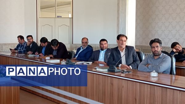نشست توانمندسازی مدیران و مشاوران مدارس بن با محوریت پیشگیری از آسیبهای اجتماعی