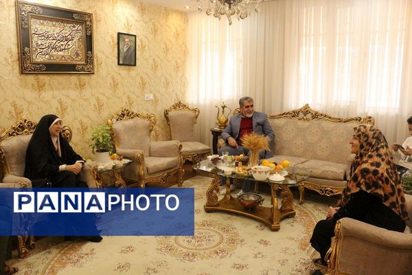 دیدار با خانواده‌های شهدا و فرهنگیان بازنشسته به مناسبت ولادت حضرت فاطمه زهرا (س) و روز مادر در فیروزکوه