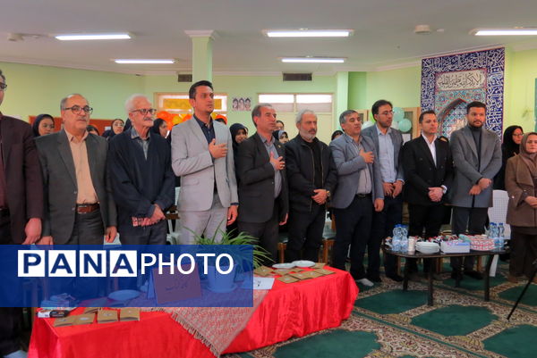 افتتاح نمایشگاه کتاب به‌مناسبت هفته کتاب و کتاب‌خوانی 