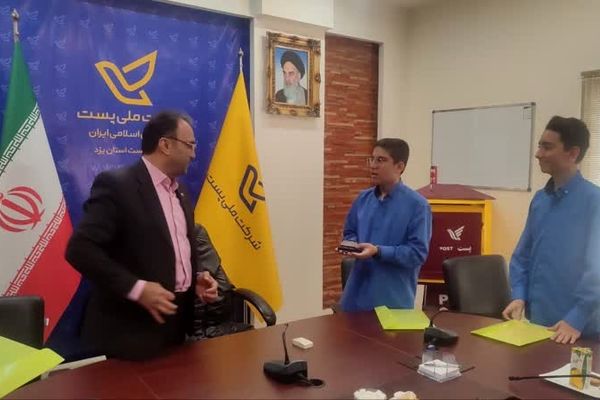 گرامیداشت روز ملی پست توسط دانش آموزان شاهد افشار با نامه‌هایی برای امام رضا (ع)