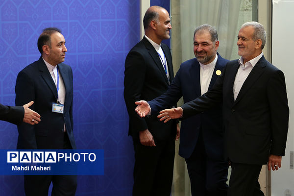ورود مهمانان مراسم تحلیف رئیس‌جمهوری به مجلس شورای اسلامی 